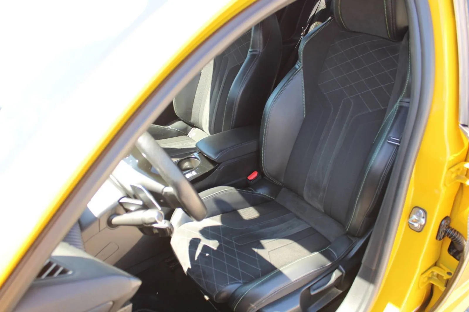 peugeot 208 1.2 130ks gt line automatik *panorama,led,kamera* - slika 10