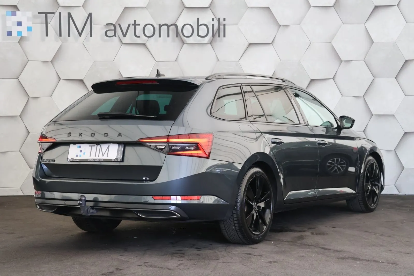 škoda superb combi 2.0tdi sportline matrix virtual radar temp - slika 3