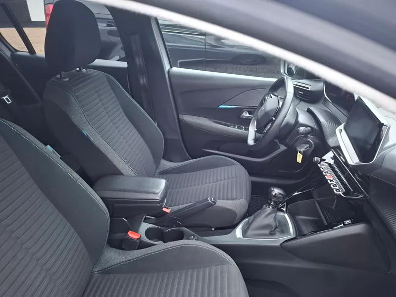 peugeot 208 1,2 puretech*style*100ks*klima*tempomat* - slika 14