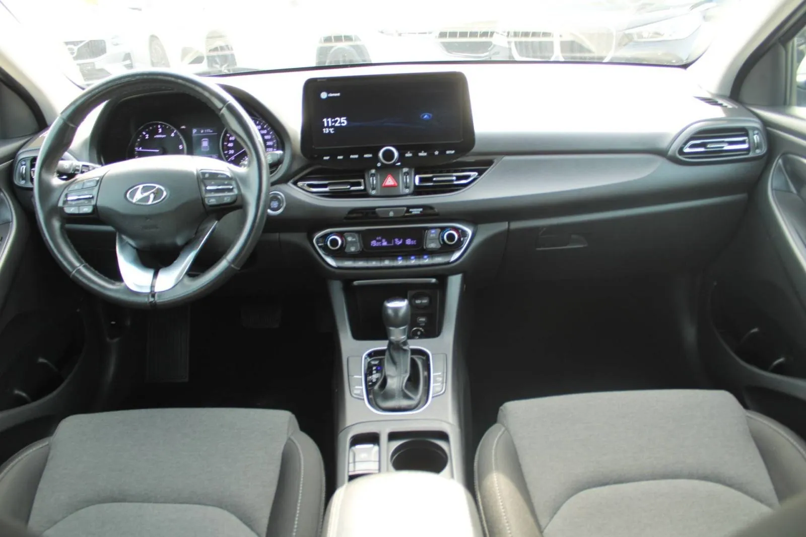 hyundai i30 1.6 crdi automatik *led, navigacija, kamera* - slika 12