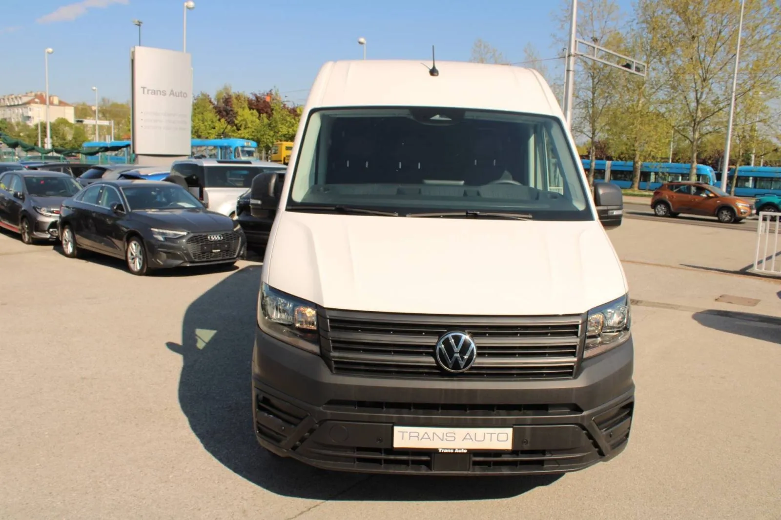 vw crafter 2.0 tdi l3h3 140ks *kamera*, 2024 god. - slika 2