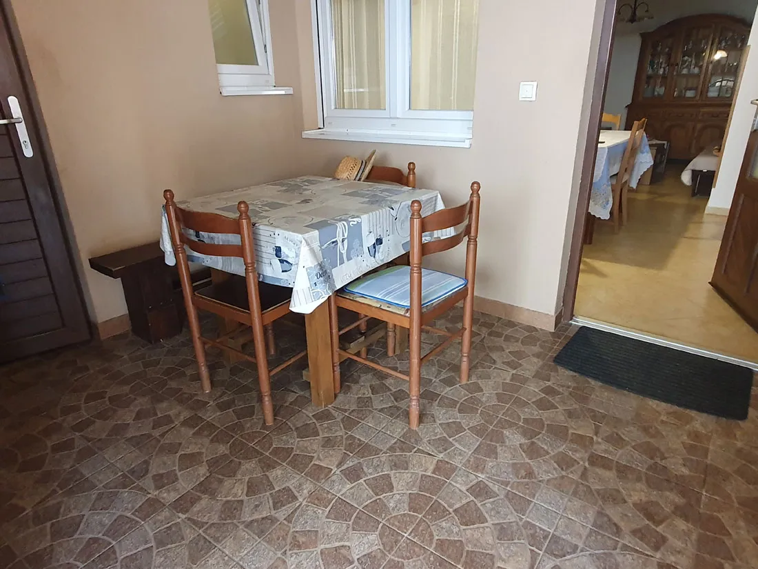 prodaja, tar – dvije kuće s tri odvojena stana - slika 8