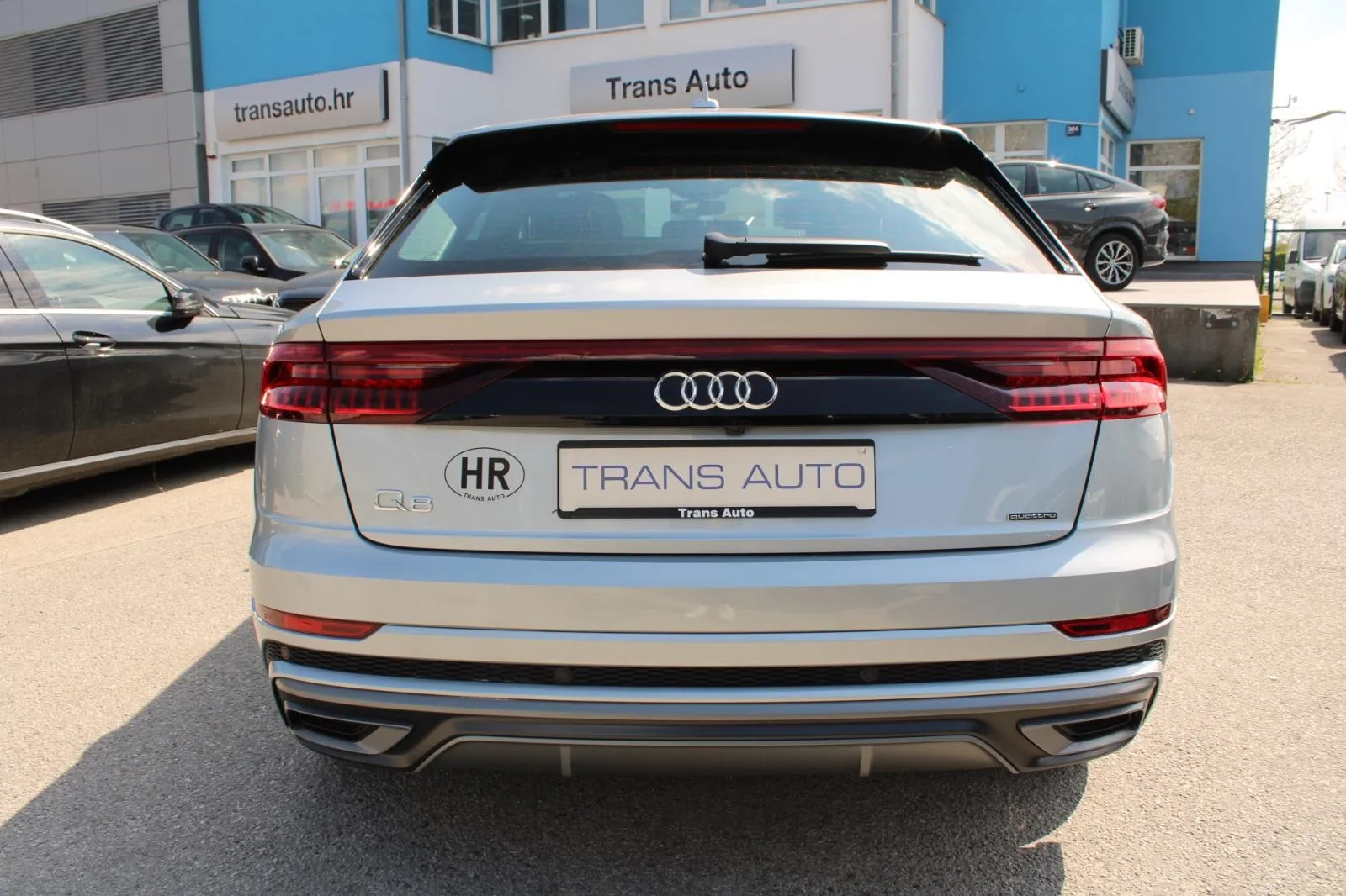 audi q8 55 tfsi quattro s-line *panorama,led,navigacija,kamera* - slika 6
