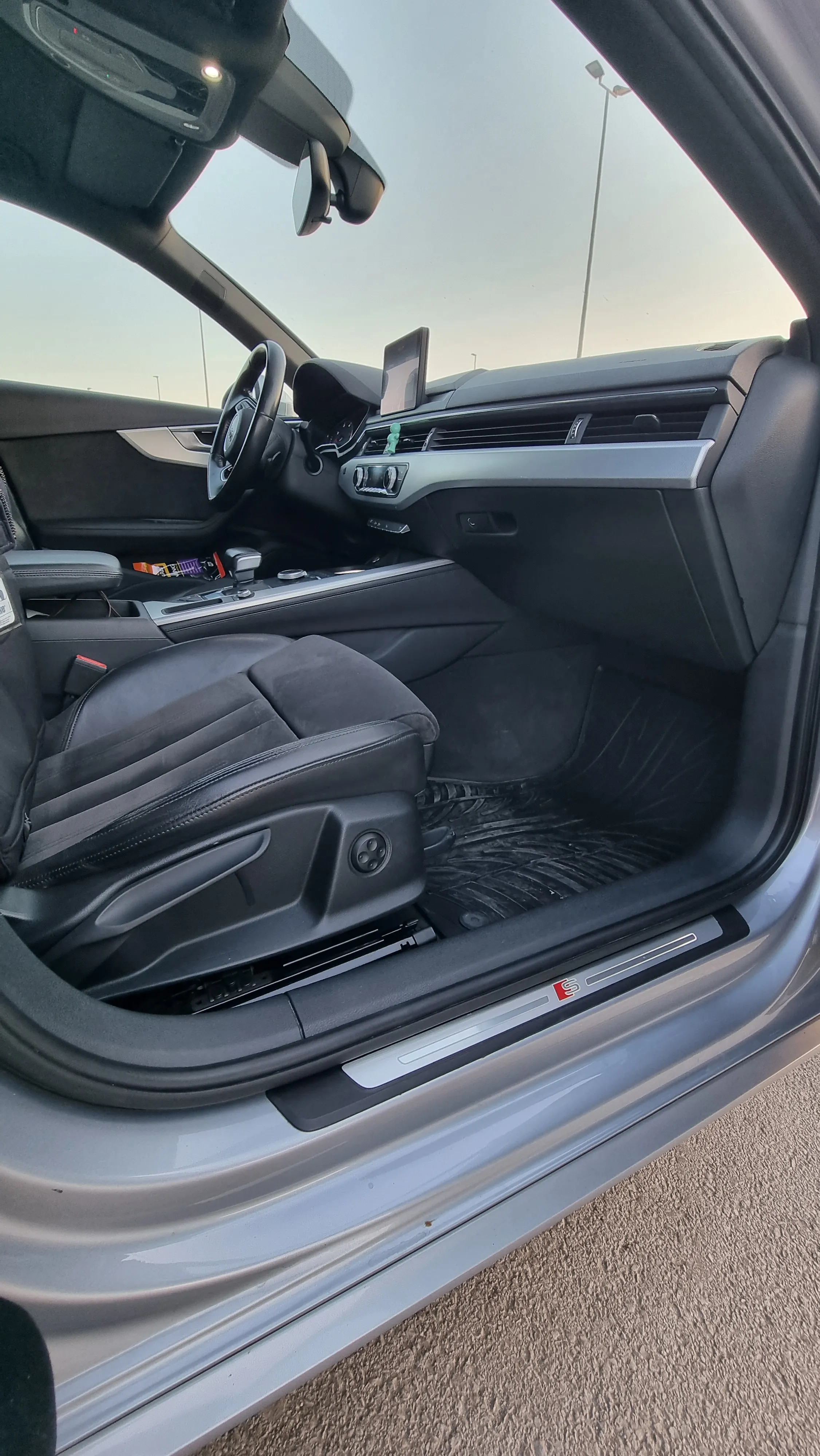 audi a4 2,0 tdi automatik, s line, led, alkantara, 140kw - slika 13