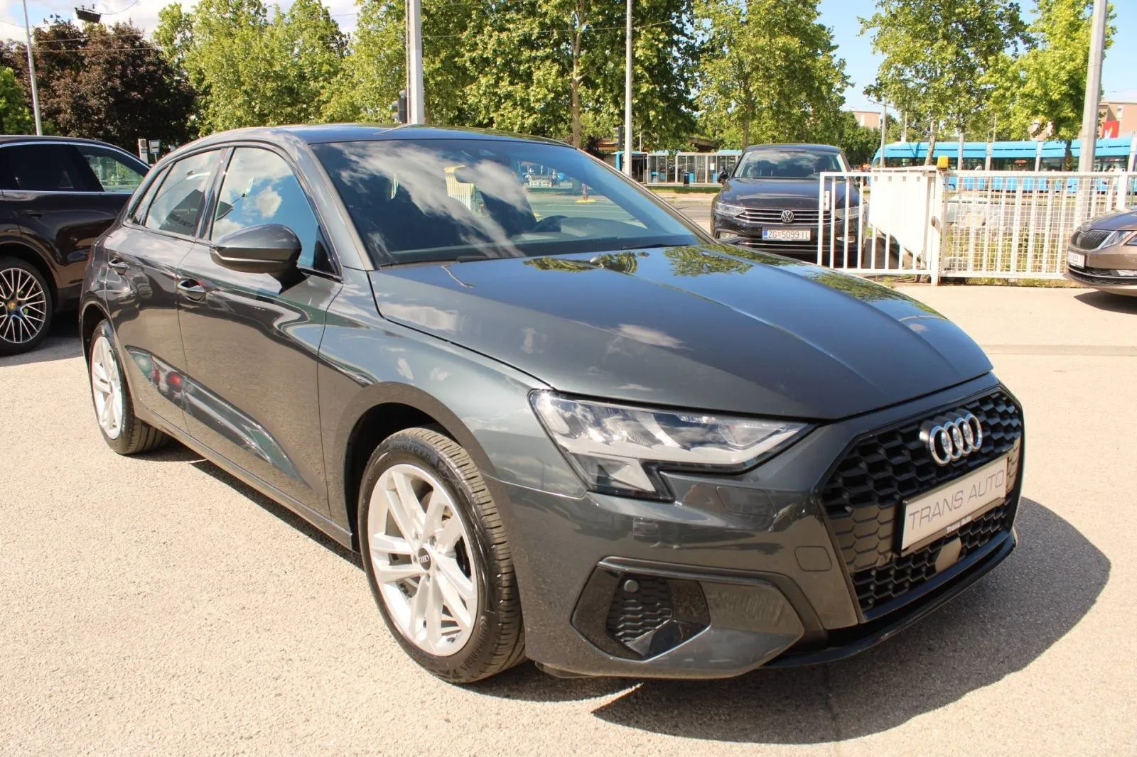 audi a3 40 tfsi e automatik *led, navigacija* - slika 3