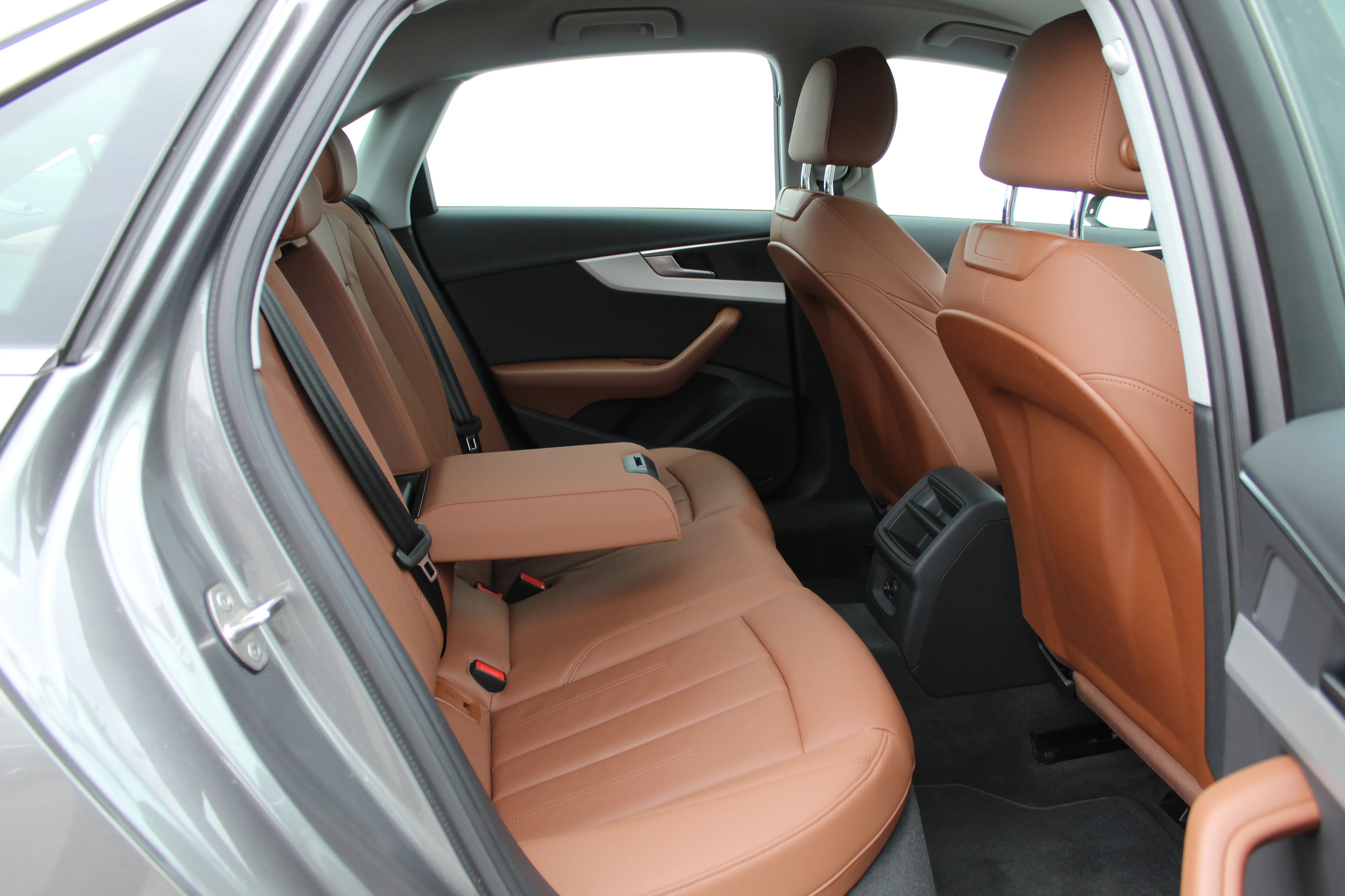 13227 audi a4 30tdi s tr - slika 13