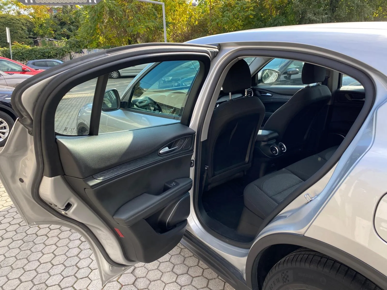 alfa romeo stelvio 2,2 190 q4 business 4xgarancije - slika 15