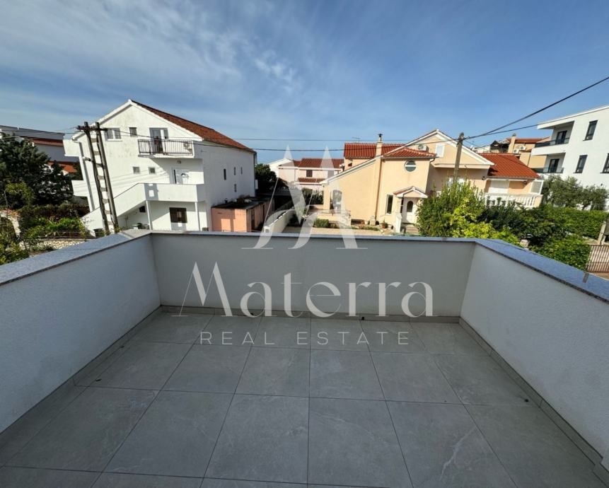novouređena kuća sa 6 apartmana, plaža 350m (prodaja) - slika 7