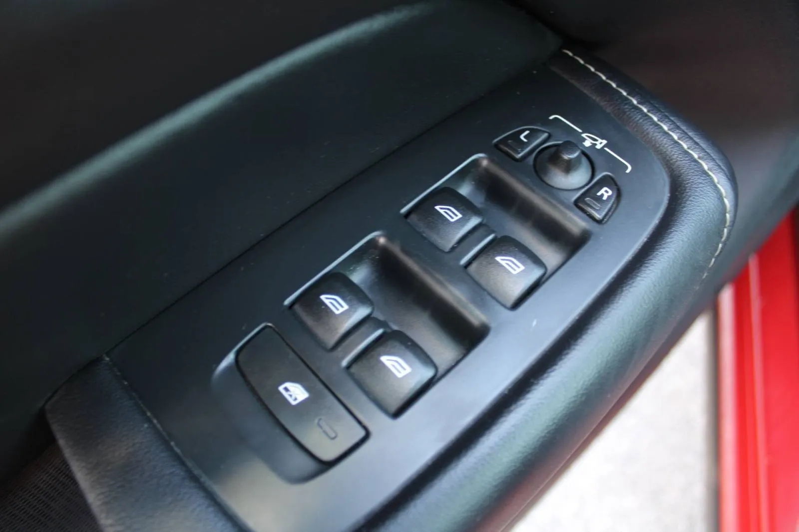 volvo xc60 t8 recharge awd r-design *panorama, led, navigacija* - slika 14