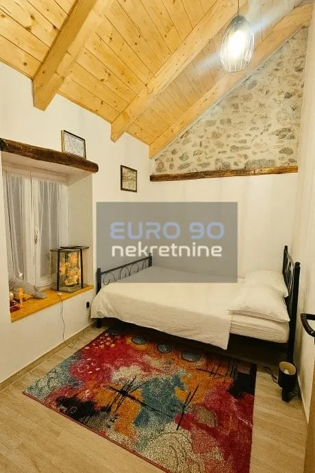 gračac- namještena kamena kuća s jacuzzijem i saunom , oaza mira !!! - slika 15