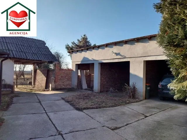 65. vukovar, sotin v. nazora 58, kuća s 2 stana 308 m2, 3 garaže 61m2 - slika 2