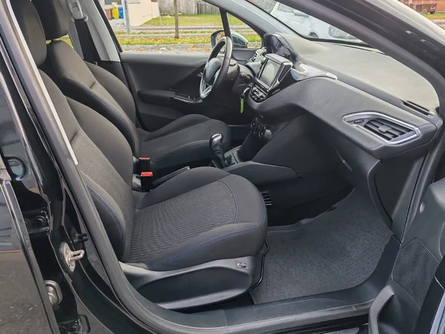 peugeot 208 1,2, 2018 god. 100 000 km , kartice 24/36 rata - slika 8