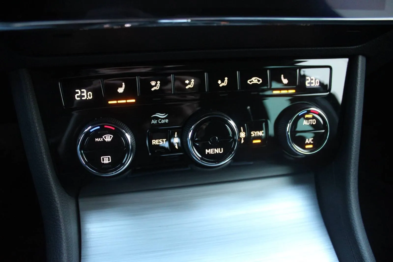 škoda superb 2.0 tdi dsg *led, navigacija, kamera* - slika 20