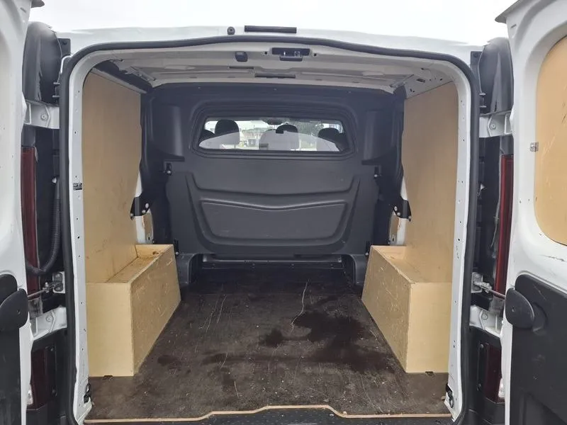 renault trafic 2.0 dci*130ks*klima*navigacija*tempomat* - slika 9