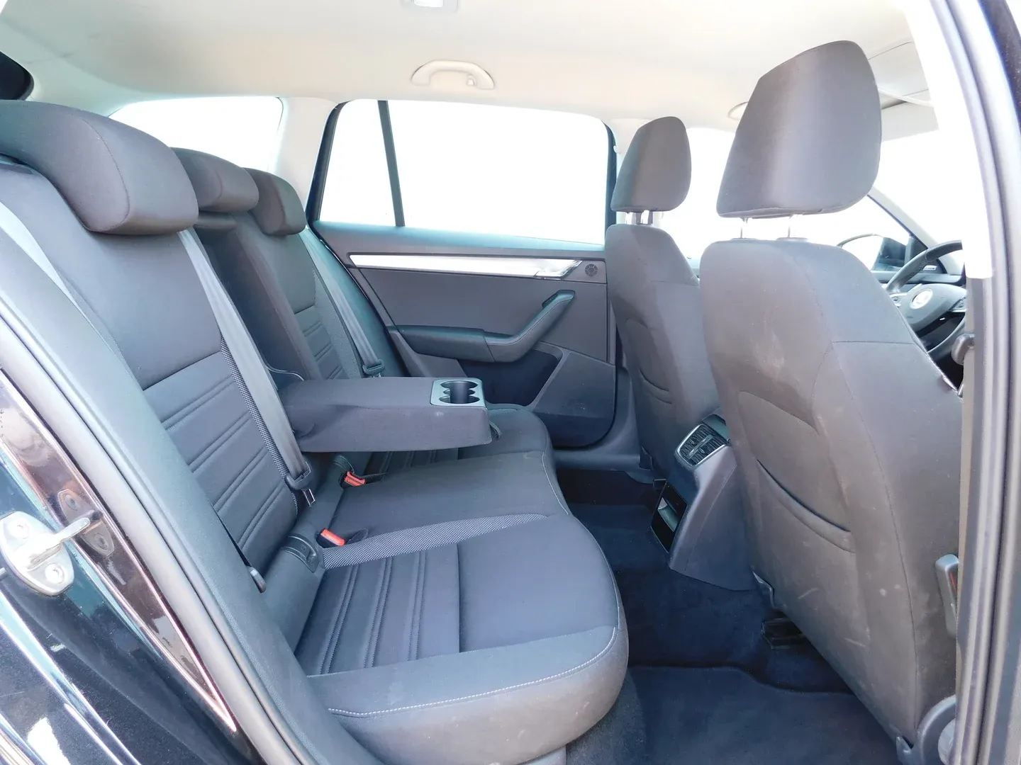 09764 škoda octavia combi ambition 1.6 tdi dsg - slika 13