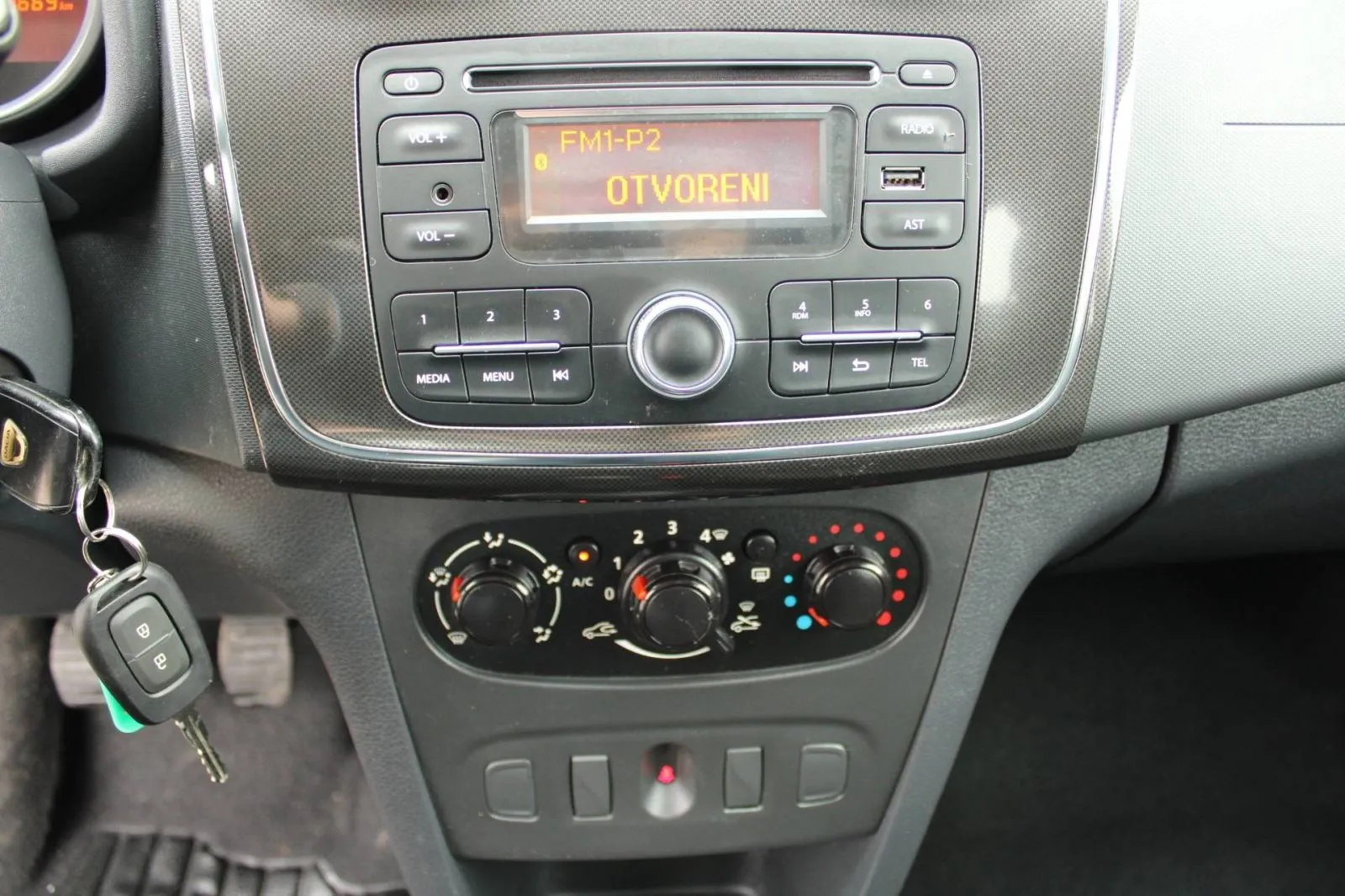 dacia sandero 1.0 sce - slika 16