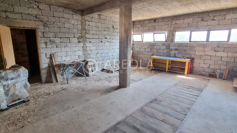 gornji humac (brač) - građevinsko zemljište s nedovršenom kućom - slika 16