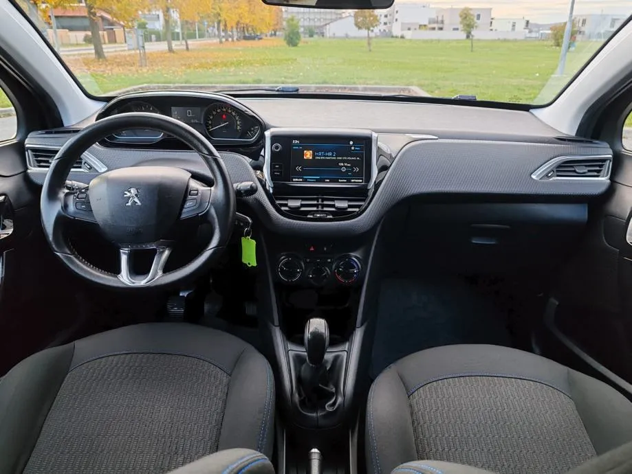 peugeot 208 1,2, 2018 god. 100 000 km , kartice 24/36 rata - slika 13