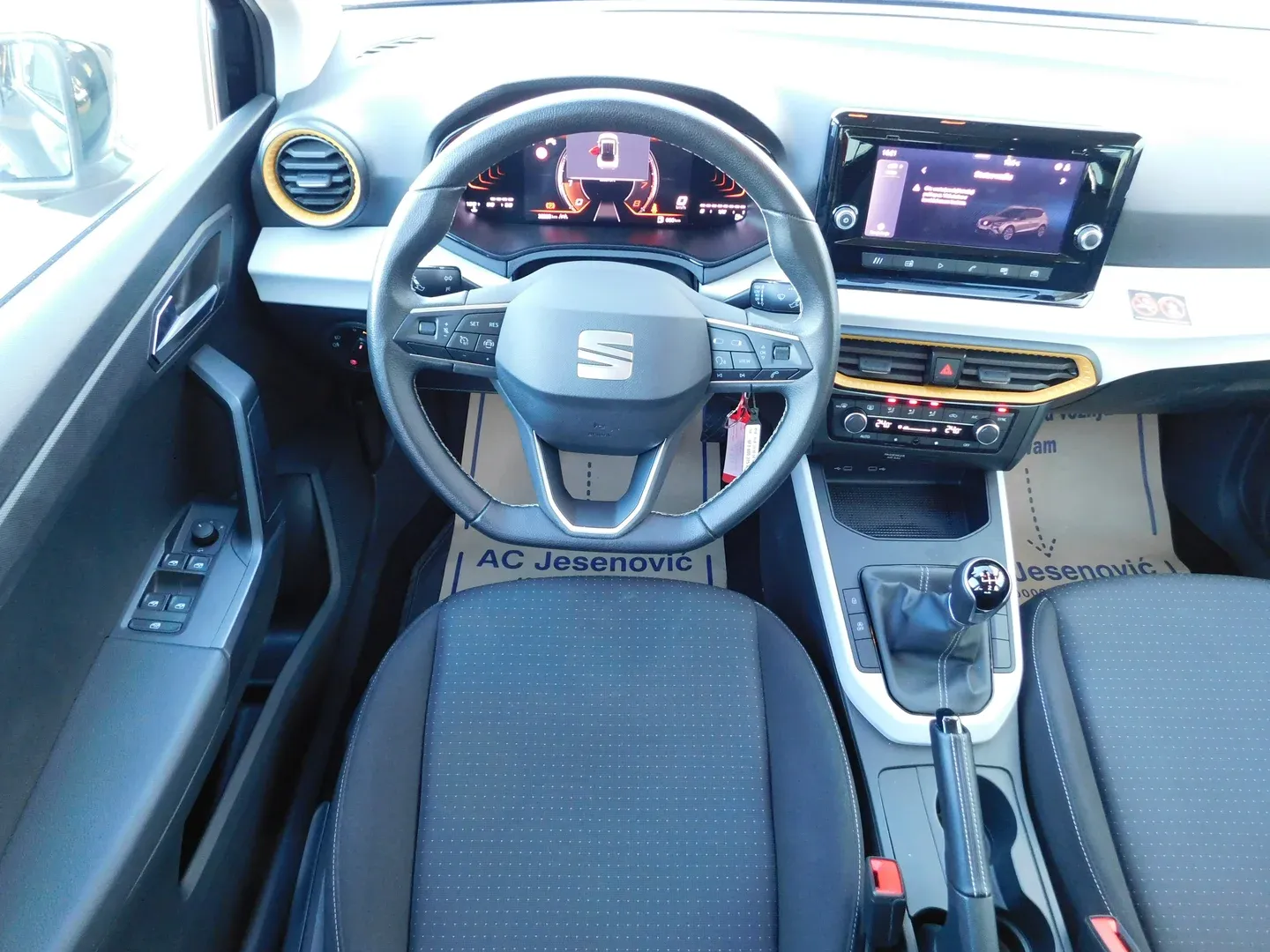12576 seat arona 1.0 tsi style - slika 9