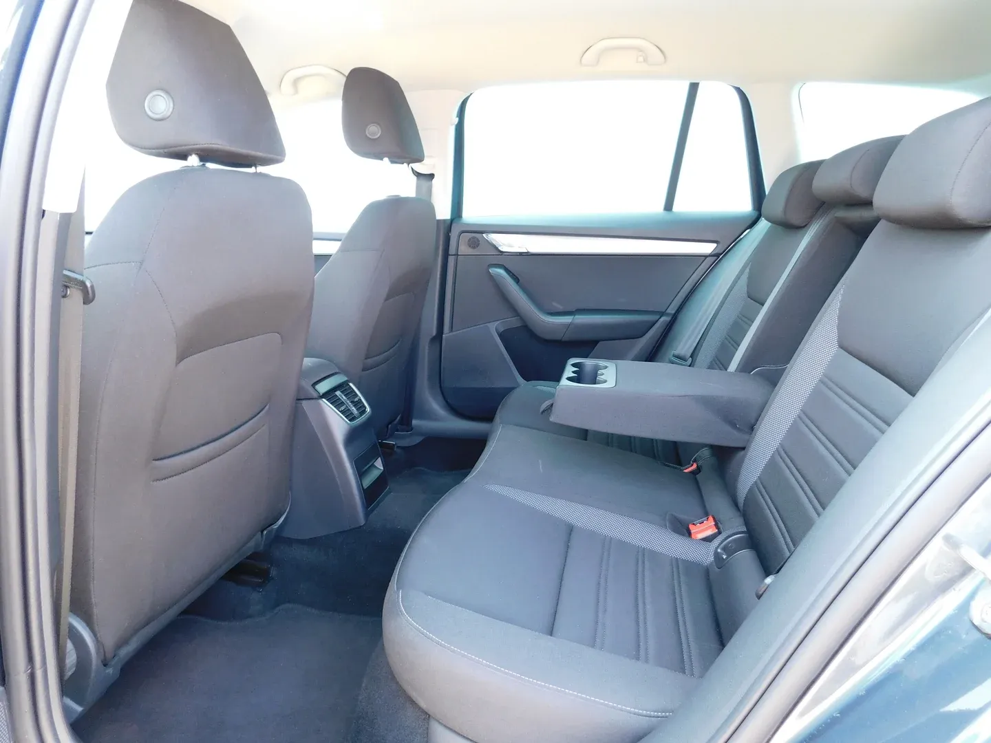 12024 škoda octavia combi ambition 1.6 tdi - slika 11