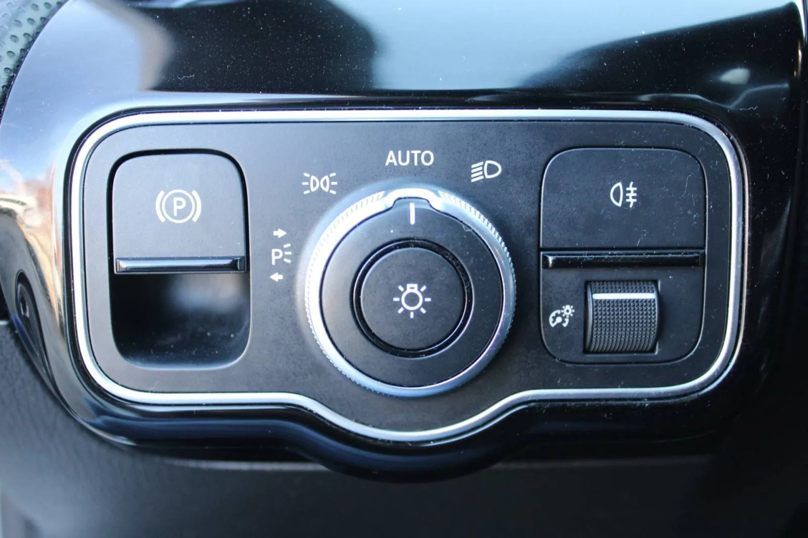 mercedes-benz klasa a 220d amg automatik *led, navigacija, kamera* - slika 14