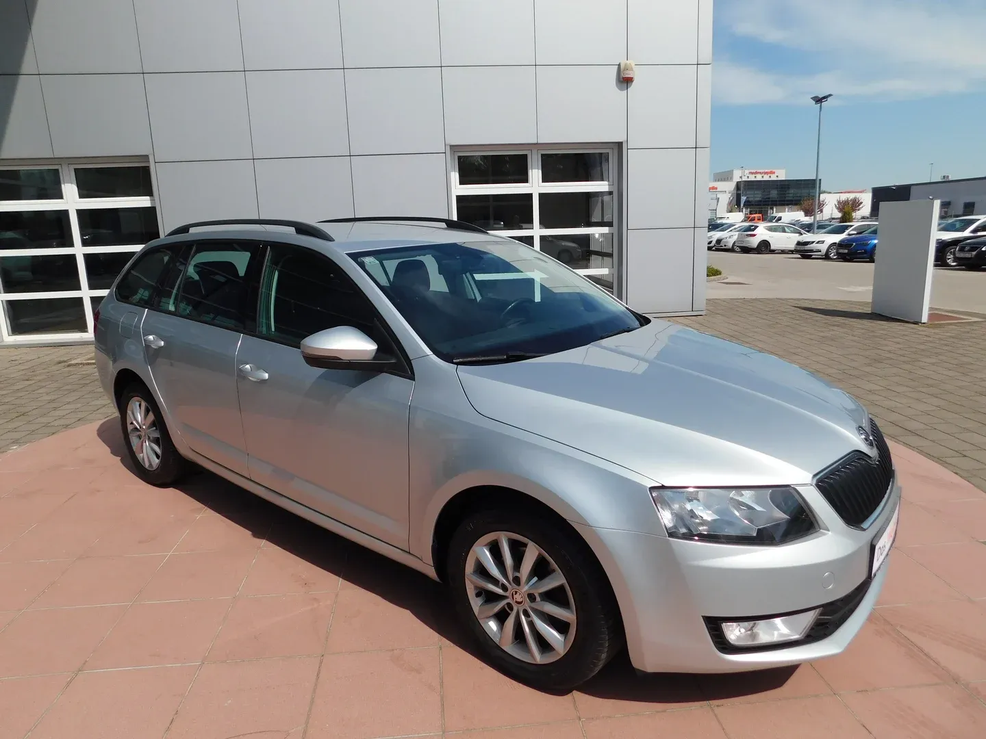 02567 škoda octavia combi style 1.6 tdi dsg - slika 3