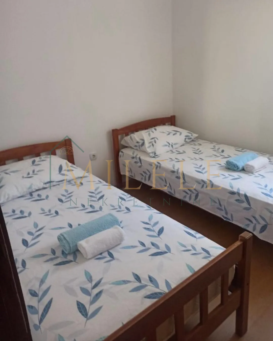 kuća s tri apartmana na prodaju - slika 3