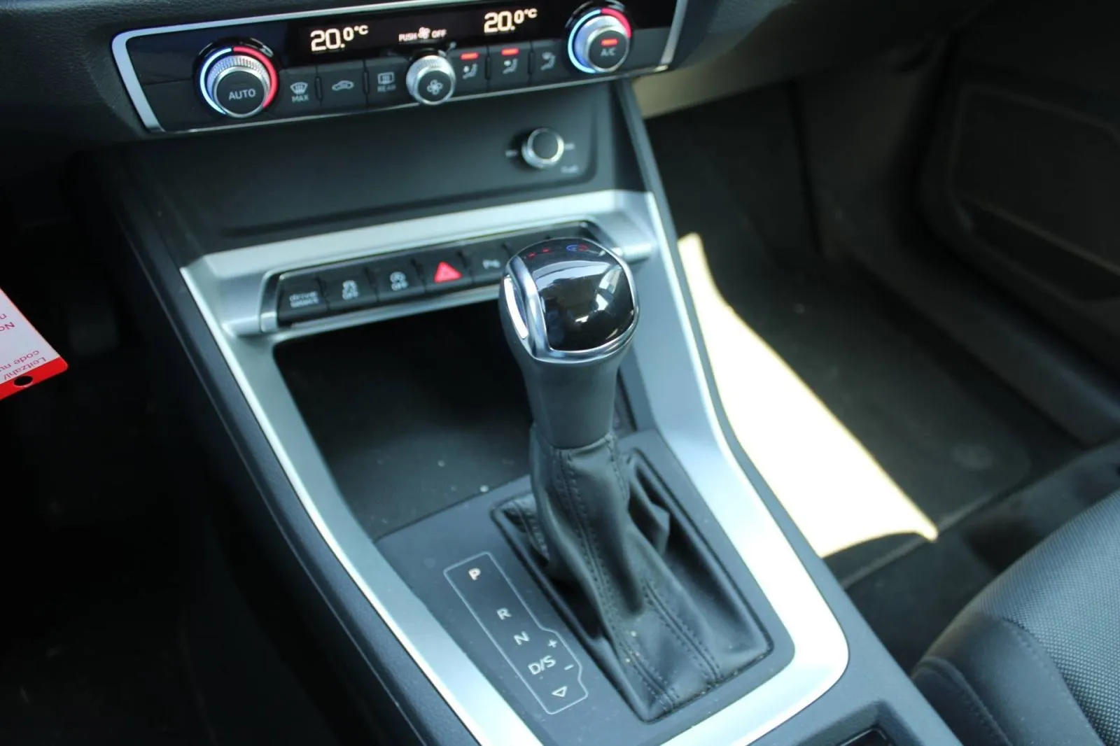 audi q3 35 tfsi automatik *panorama, led, navigacija, kamera* - slika 16