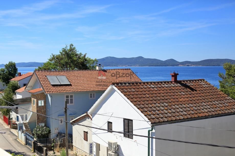 bibinje-apartmanska kuća- drugi red od mora - slika 13