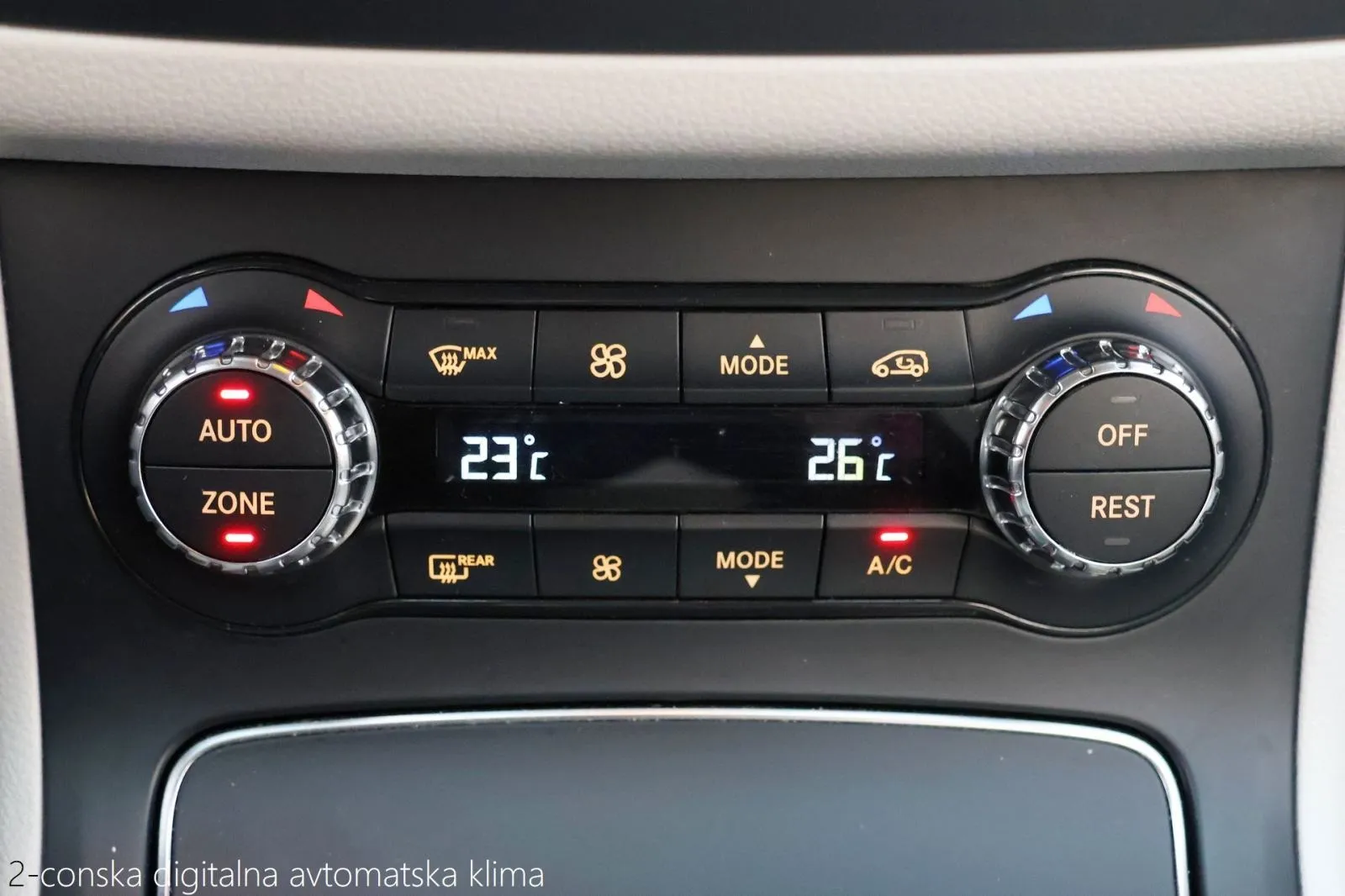 mercedes-benz b 200d 7g-dct urban 136km full led navi kamera - slika 14