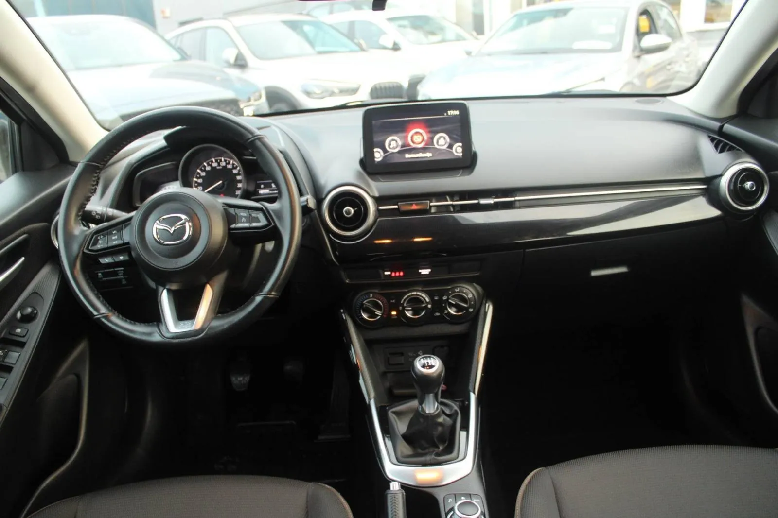 mazda 2 1.5 skyactiv g90 - slika 11