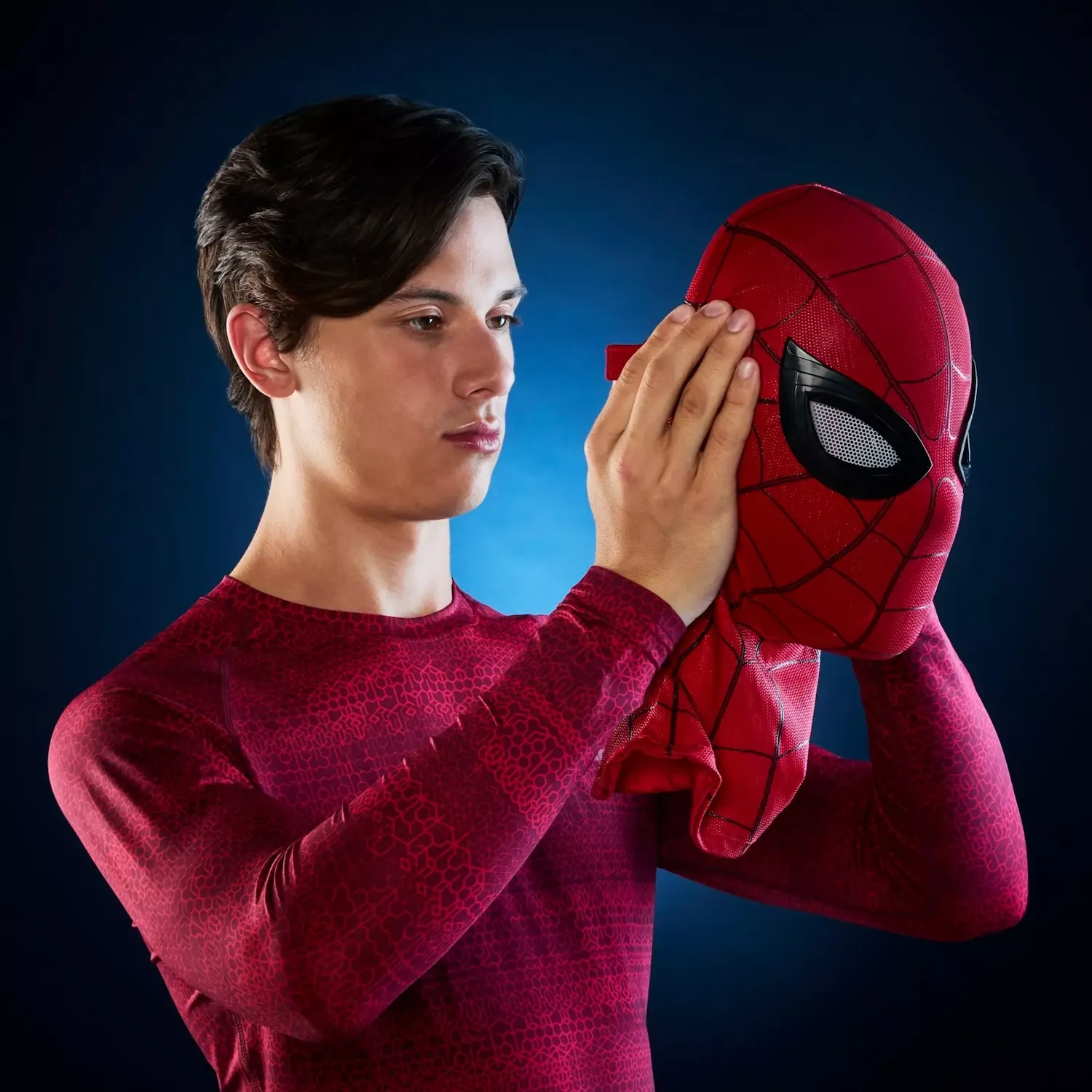 marvel legends series – spider-man electronic expressive mask - slika 2