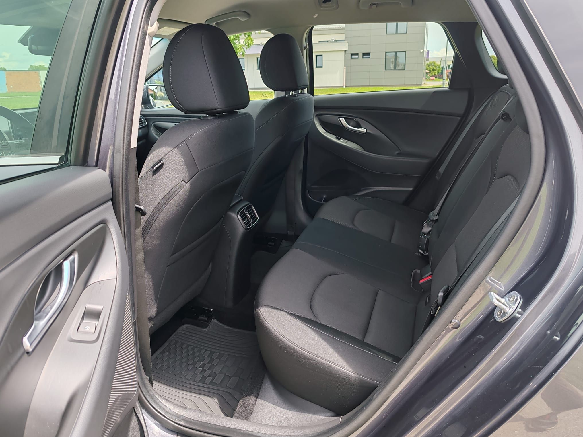 hyundai i30 1.6 crdi automatik, 67000 km . 2018 g - slika 9