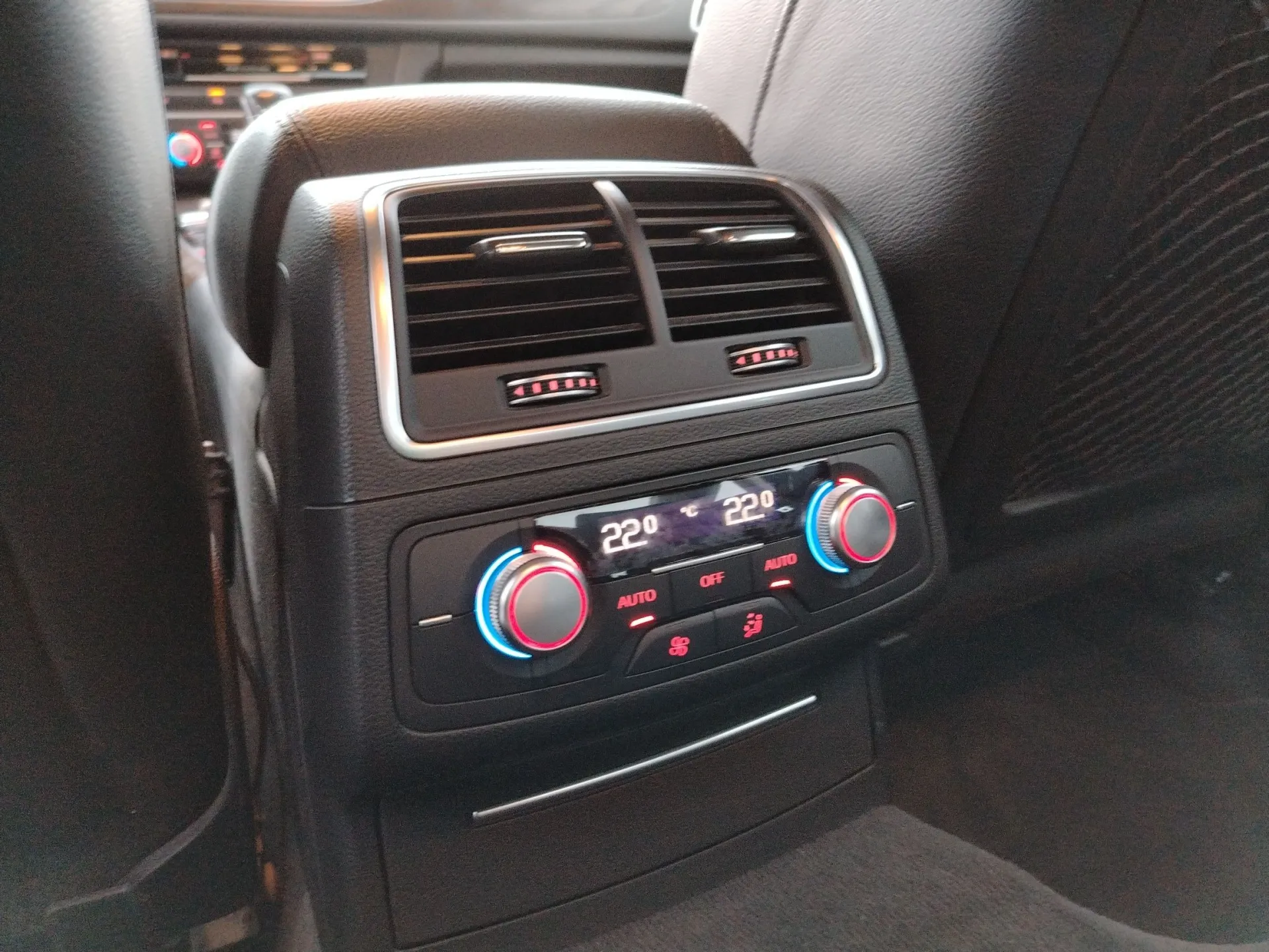 audi a6 3.0 tdi s tronic s line - slika 17