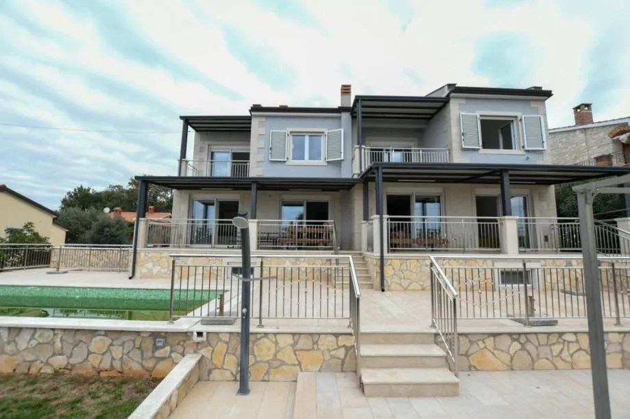 poreč-vila sa tri apartmana i panoramskim pogledom na more (prodaja) - slika 2