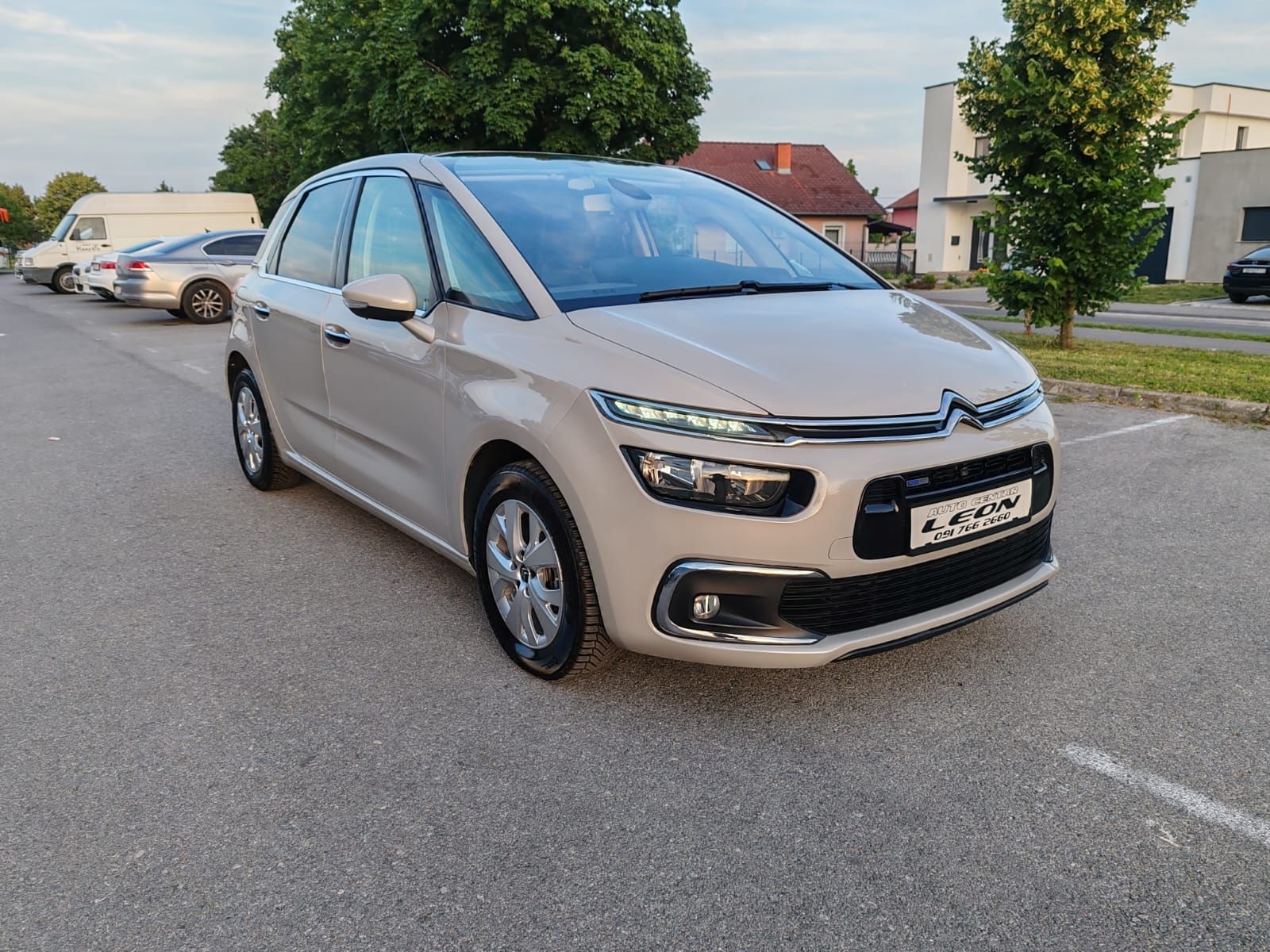 citroën c4 picasso 1,2 s&s seduction ,2016 g. 119000 km. - slika 3