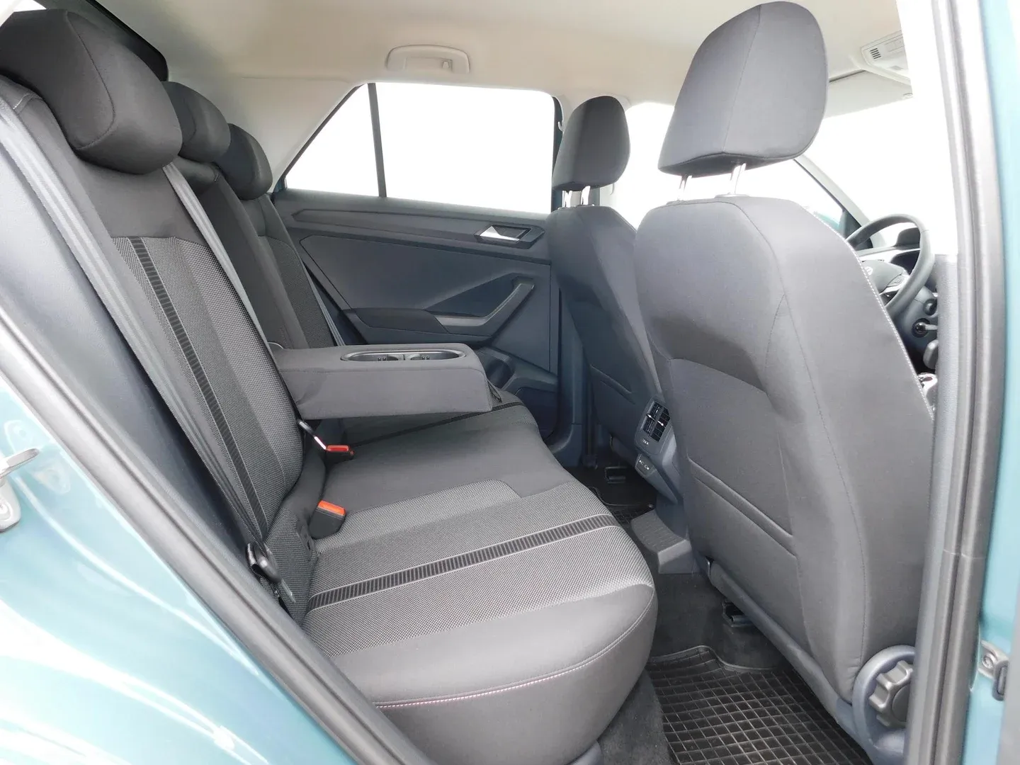 10451 volkswagen t-roc 1.0 tsi life - slika 13