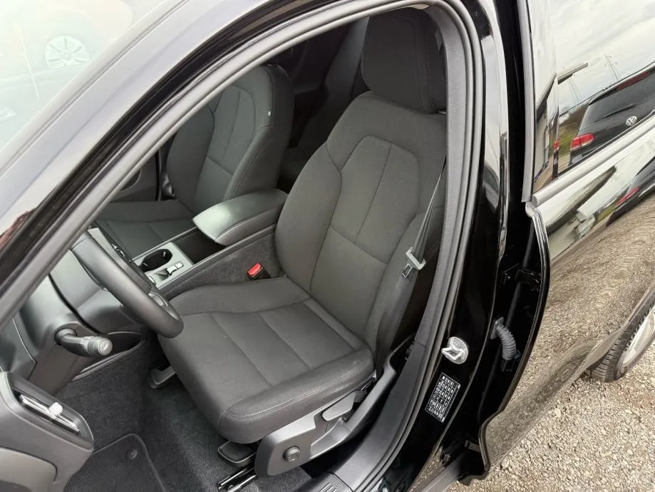 volvo xc40 b3 automatik °virtual°navi°led°kamera°leasing bez učešća° - slika 16