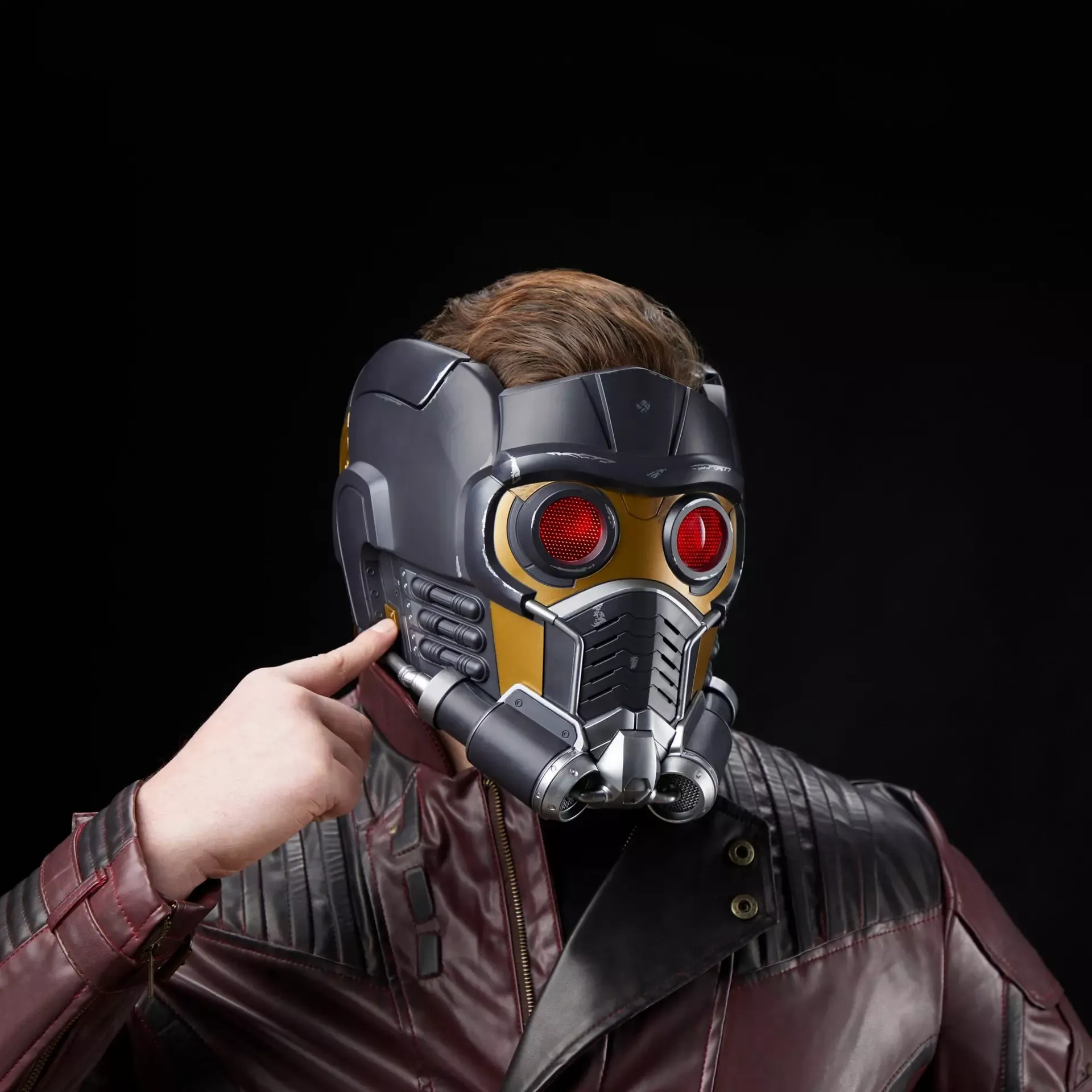 marvel legends series – star-lord electronic roleplay helmet - slika 7