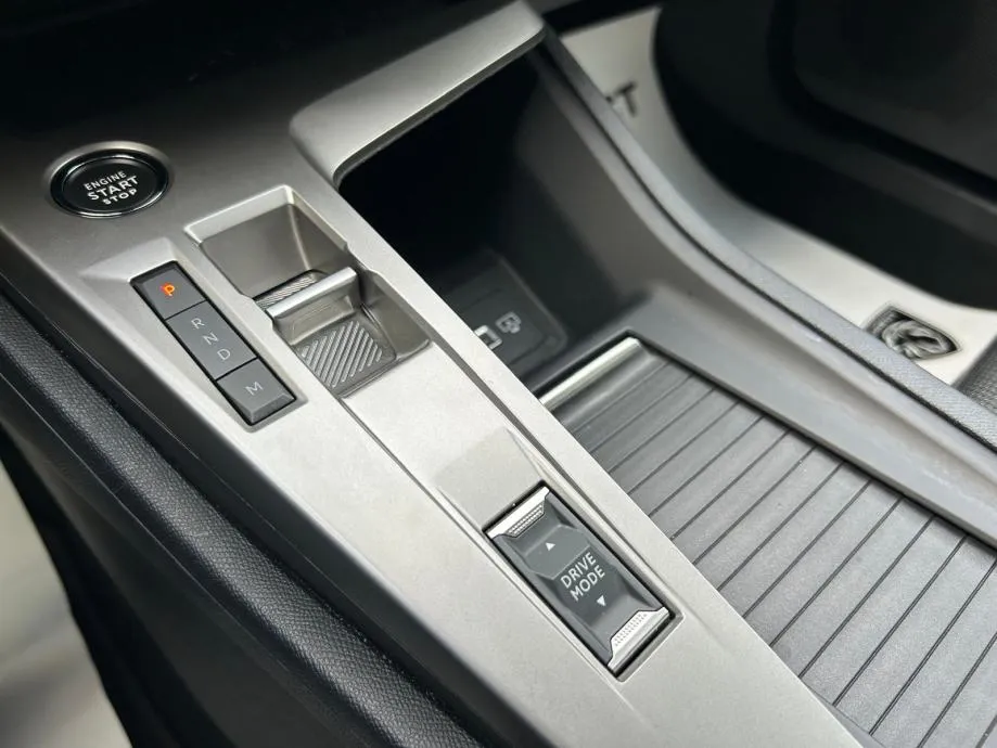 peugeot 408 hybrid 145 e-dcs6 - 2025. - 15.000 km - reg. 1 god! - slika 16