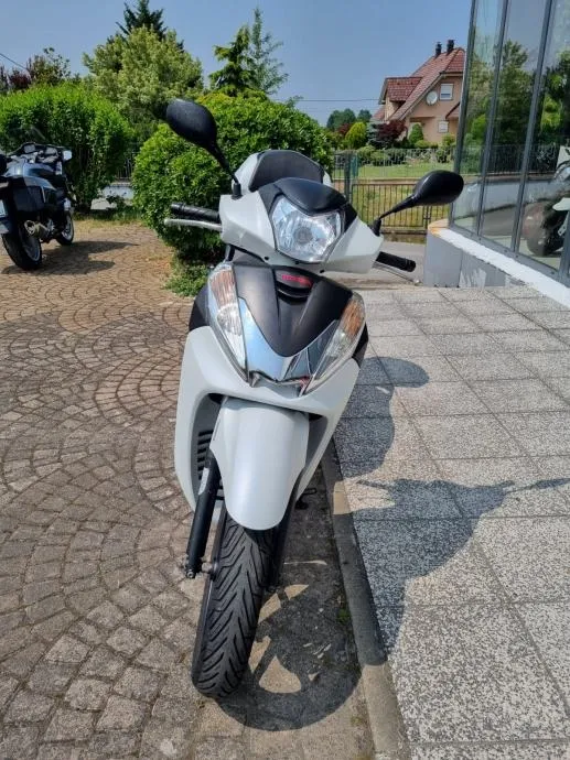 honda sh 300i sport abs, a2 kategorija, s garancijom, 2016 god. - slika 2