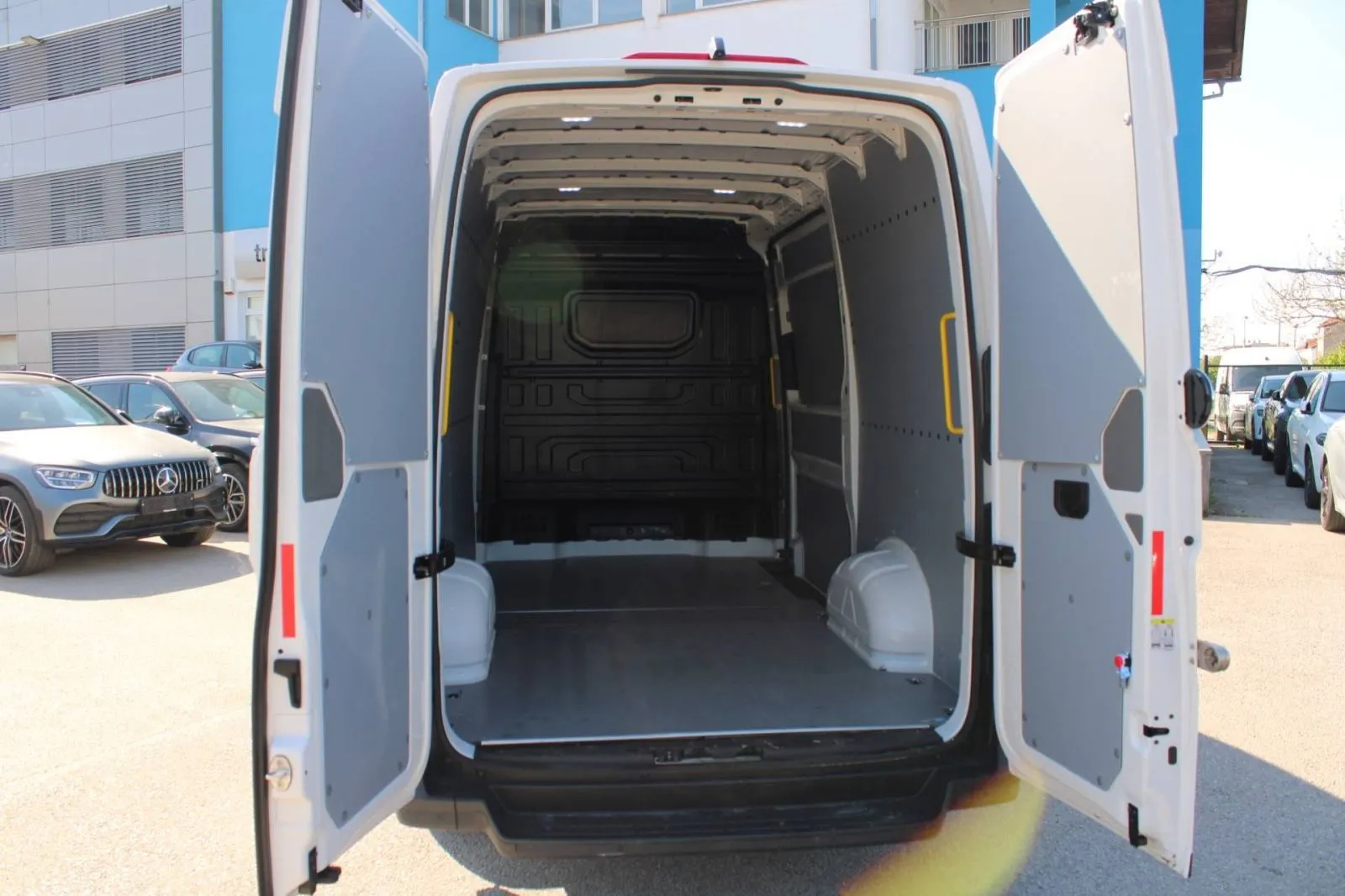 vw crafter 2.0 tdi l3h3 140ks *kamera*, 2024 god. - slika 7