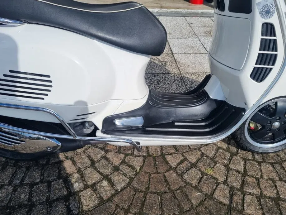 piaggio vespa gts 300 super, 2013 god. - slika 13
