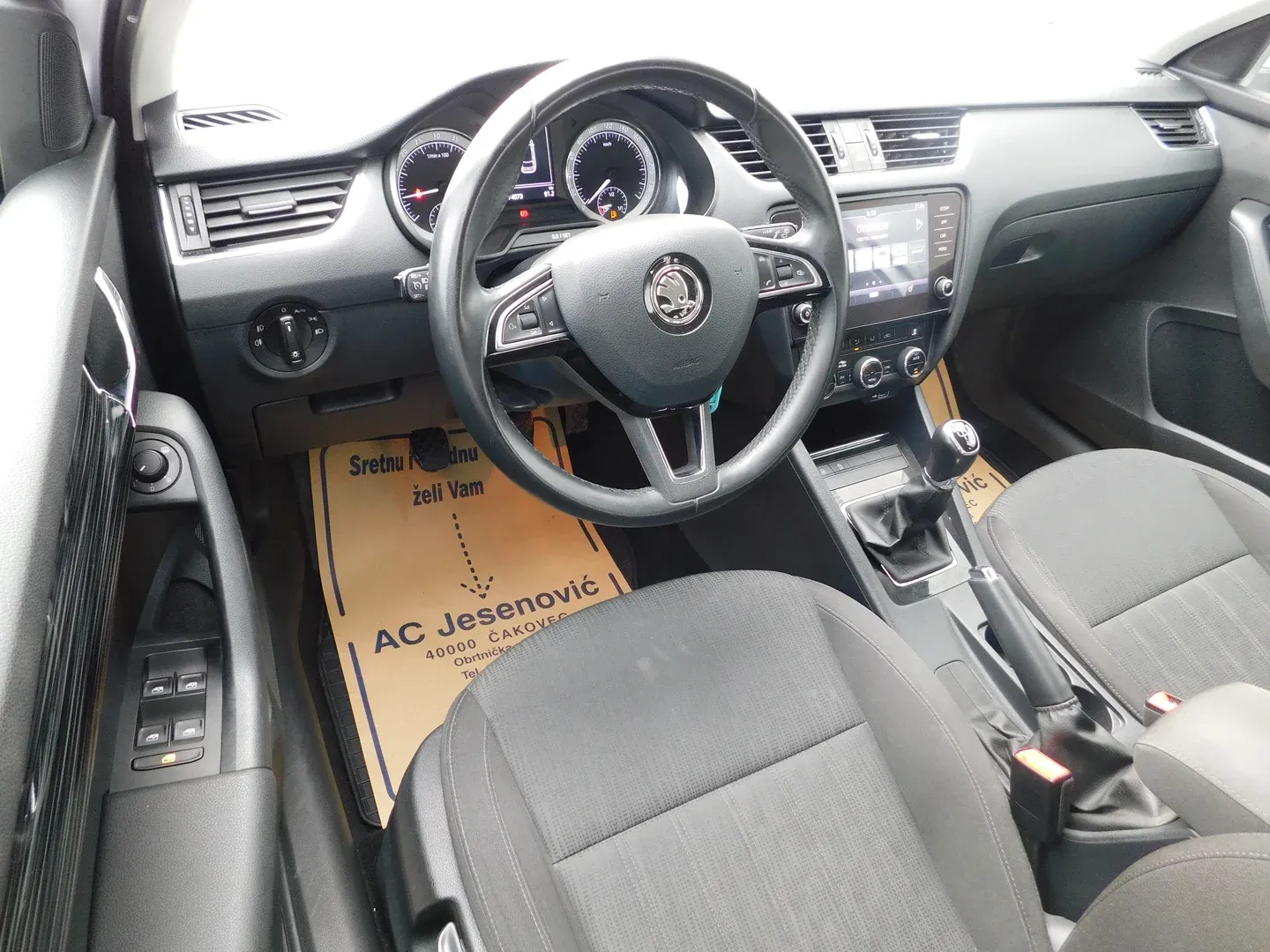 09852 škoda octavia combi style 1.6 tdi - slika 9