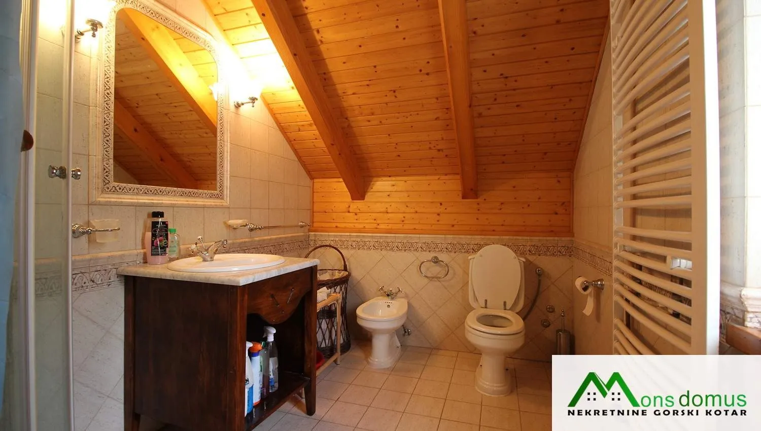 8843 m2 građevinskog zemljišta, dvije vikend kuće i garaža - slika 24