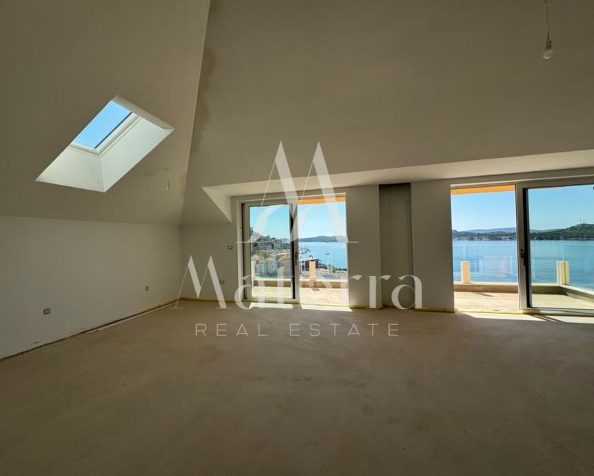 luksuzni stan, 138m2 sa galerijom i pogledom na grad i more - slika 16