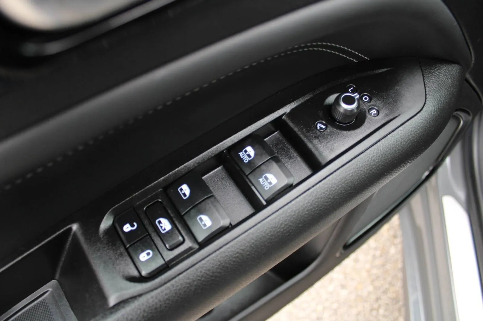 jeep compass 1.3 t4 s automatik *led,navigacija,kamera* - slika 23