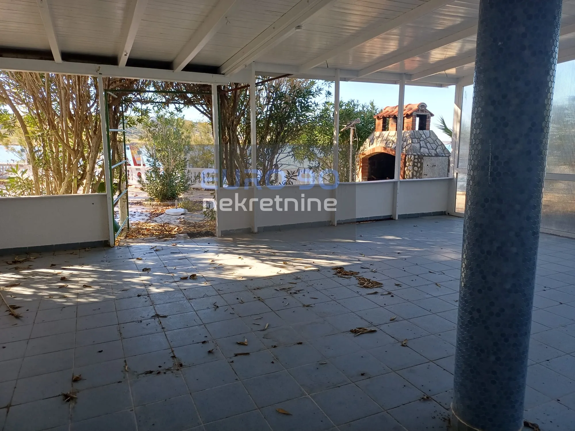 rtina- velika kuća s 12 apartmana, 1.red do mora i prekrasne plaže !! - slika 18