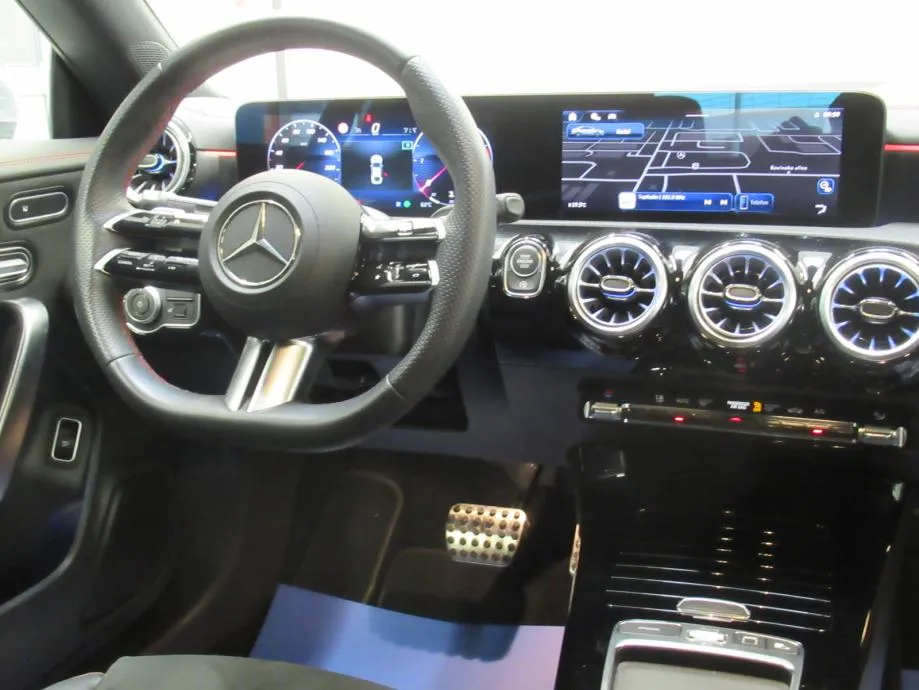 mercedes-benz cla 200 d amg line - slika 13