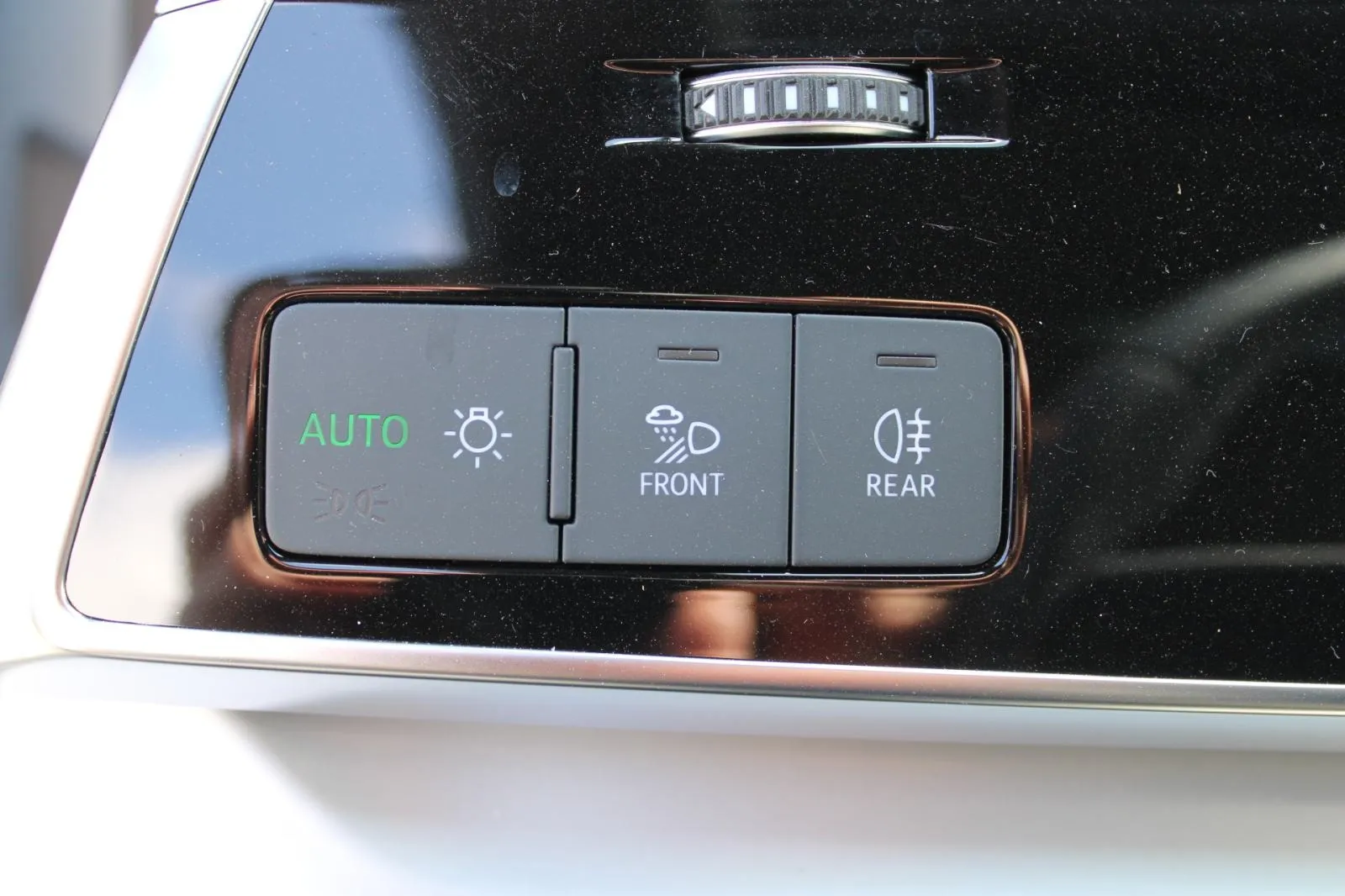 audi q8 55 tfsi quattro s-line *panorama,led,navigacija,kamera* - slika 18